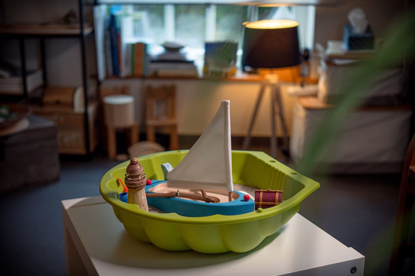 Boot in groene schelp